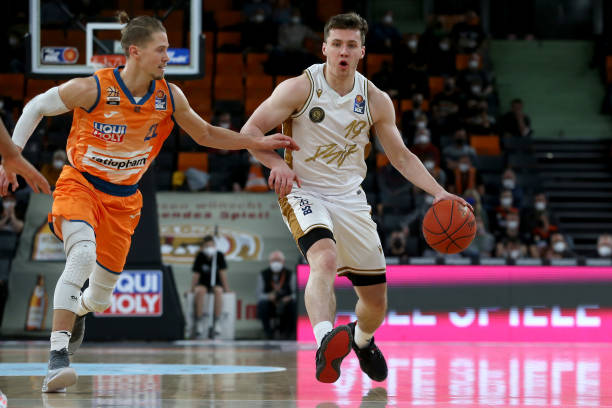 当他在场上 当他在场上