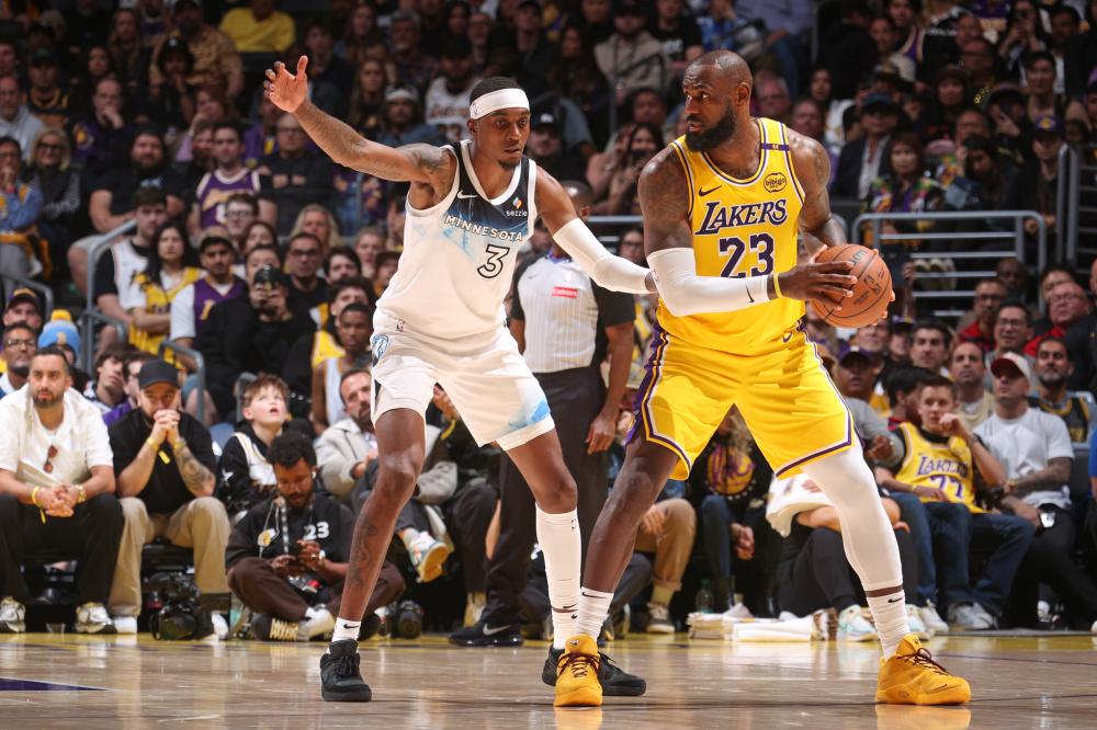 琼斯飞跃而 琼斯飞跃而