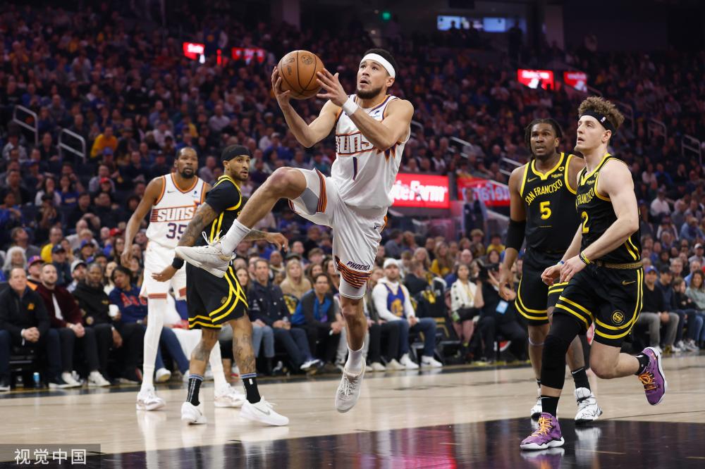 他在接受采 他在接受采